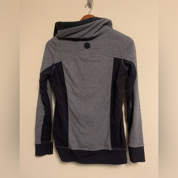 Lululemon Post Chaturanga Pullover Black / Ambient Grey - Picture 8 of 8